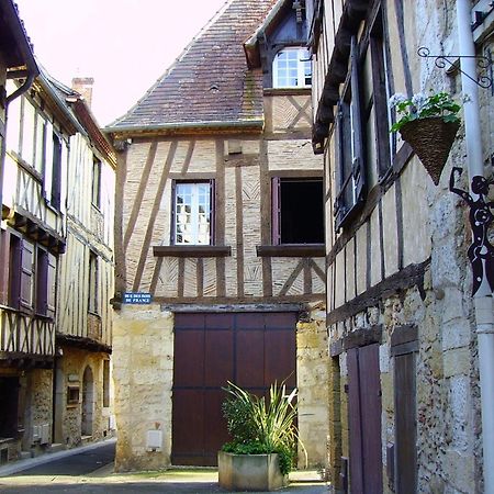 Studio Avec Terrasse Et Jardinet En Centre Ville Bergerac Exterior photo